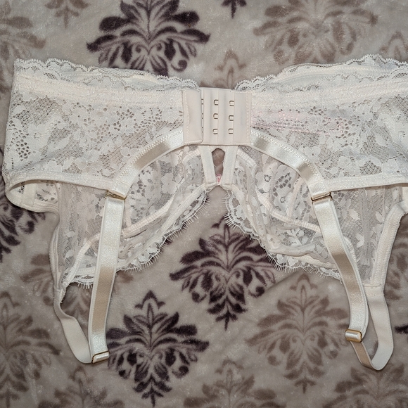 Victoria's Secret Elegant Lace Underwire Bra - Cream 36DDD - Picture 3 of 7